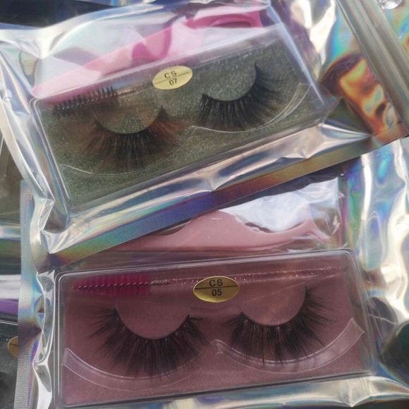 Lashes - Picture 4 of 5